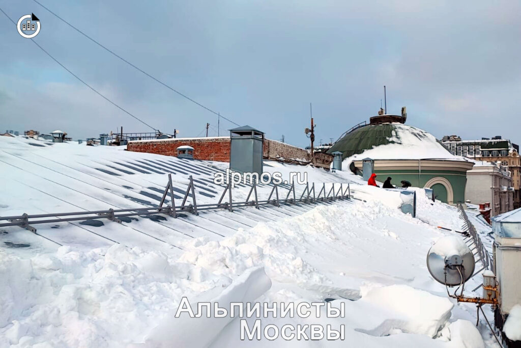 Профессиональная очистка крыш от снега и наледи: безопасность зданий и правовая защита организаций